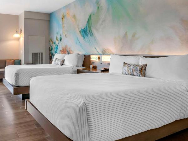 Cambria Hotel Orlando Airport : photo 4 de la chambre chambre queen 2 lits queen-size et canapé-lit - accessible aux personnes à mobilité réduite/non-fumeurs