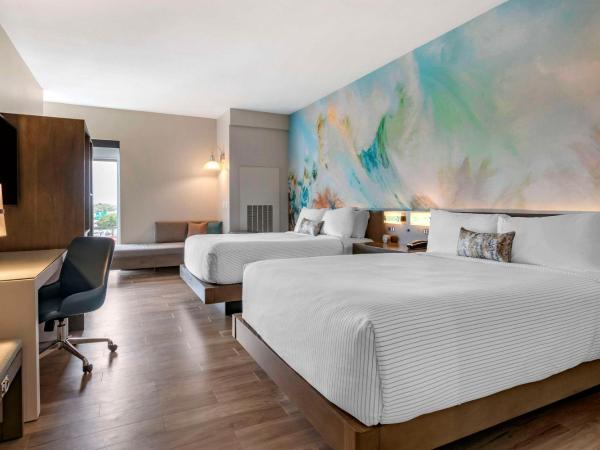 Cambria Hotel Orlando Airport : photo 2 de la chambre chambre queen 2 lits queen-size et canapé-lit - accessible aux personnes à mobilité réduite/non-fumeurs