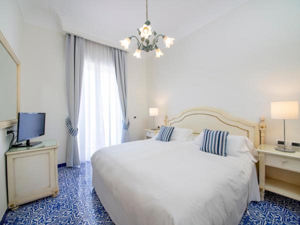 La Reginella Resort & Spa : photo 1 de la chambre suite junior avec balcon
