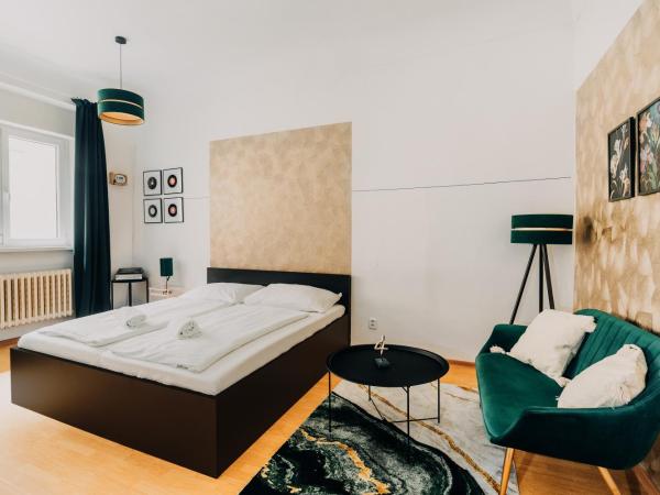 Internesto Brno : photo 9 de la chambre chambre double standard avec salle de bains commune