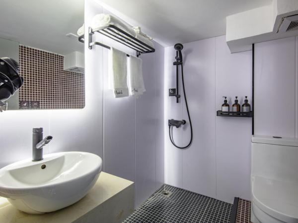 1Forest Hostel Shanghai Hongkou : photo 5 de la chambre forest king room