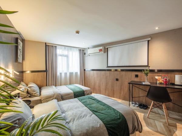 1Forest Hostel Shanghai Hongkou : photo 4 de la chambre chambre lits jumeaux forêt