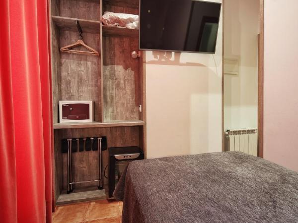 Hostal Las Fuentes : photo 9 de la chambre chambre simple Économique avec salle de bains privative