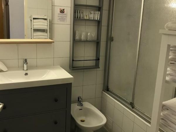 Hotel Bord A Bord : photo 10 de la chambre chambre familiale avec baignoire