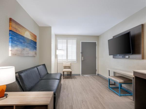 Holiday Inn Resort Orlando Suites - Waterpark, an IHG Hotel : photo 4 de la chambre suite familiale 2 chambres lit king-size