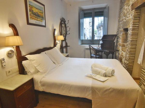 Pensió Bellmirall : photo 1 de la chambre chambre simple avec salle de bains extérieure privative