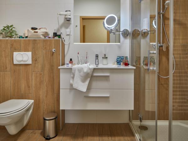 7Seasons Apartments Budapest : photo 5 de la chambre deluxe three-bedroom with 2 bath 