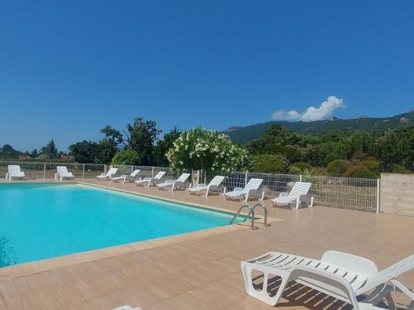 Residence Riviera : photo 1 de la chambre mini villa avec terrasse (5 adultes)