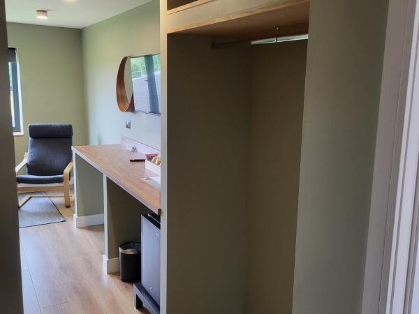 Open acres accommodation and airport parking : photo 5 de la chambre chambre familiale