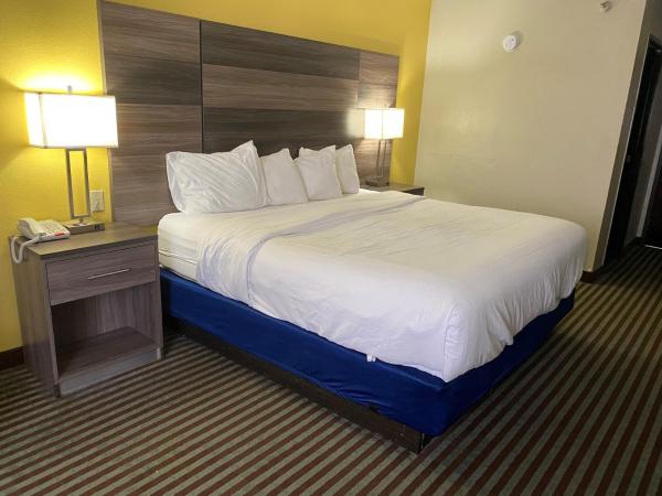 Baymont by Wyndham Oklahoma City Airport : photo 3 de la chambre chambre lit king-size - non-fumeurs
