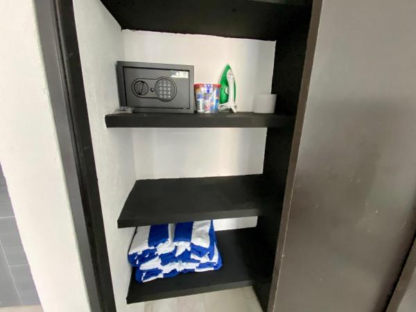 Condo in Ocean Front Resort : photo 9 de la chambre suite deluxe avec lit king-size
