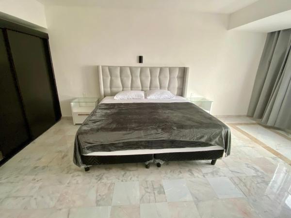Condo in Ocean Front Resort : photo 4 de la chambre suite deluxe avec lit king-size