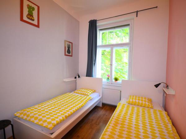 Travel&Joy backpackers : photo 3 de la chambre chambre triple standard avec salle de bains commune