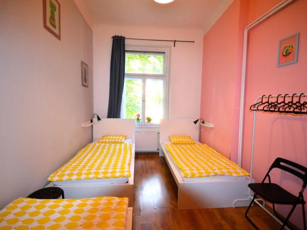 Travel&Joy backpackers : photo 1 de la chambre chambre triple standard avec salle de bains commune