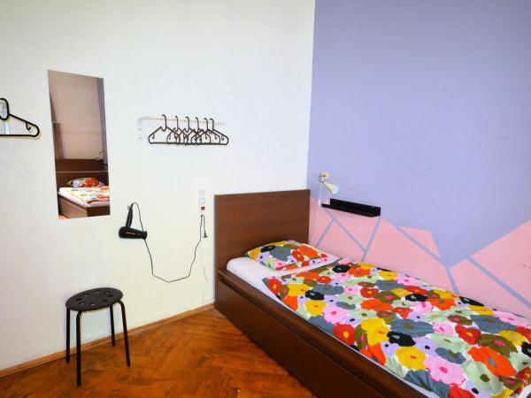 Travel&Joy backpackers : photo 5 de la chambre chambre quadruple standard avec salle de bains commune