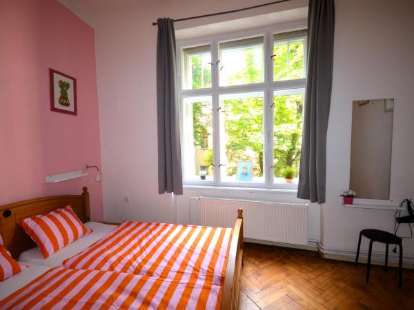 Travel&Joy backpackers : photo 7 de la chambre chambre double standard avec salle de bains commune