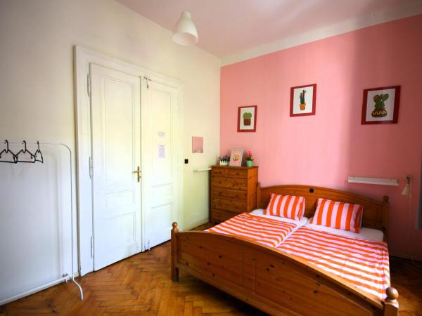 Travel&Joy backpackers : photo 6 de la chambre chambre double standard avec salle de bains commune