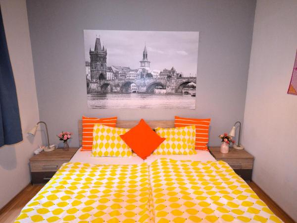 Travel&Joy backpackers : photo 3 de la chambre chambre double supérieure avec salle de bains commune