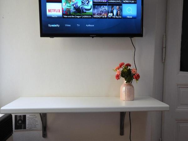 Travel&Joy backpackers : photo 6 de la chambre chambre lits jumeaux supérieure avec salle de bains commune