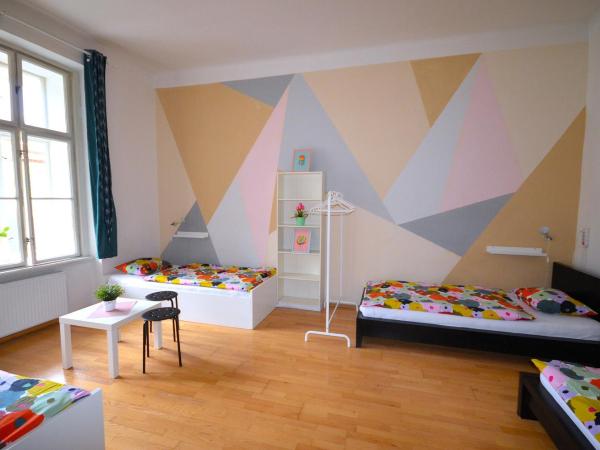 Travel&Joy backpackers : photo 6 de la chambre chambre quadruple avec salle de bains commune