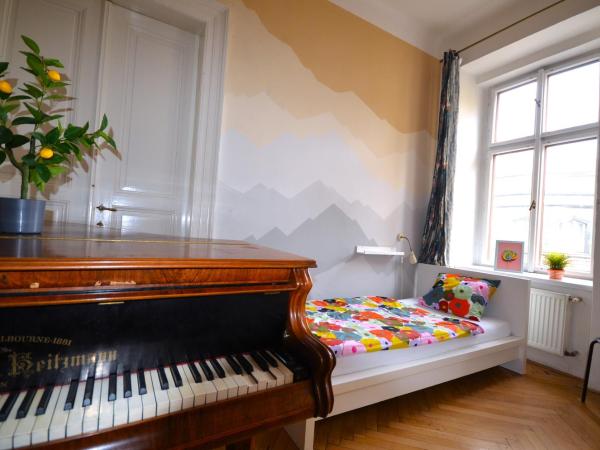 Travel&Joy backpackers : photo 2 de la chambre chambre triple avec salle de bains commune