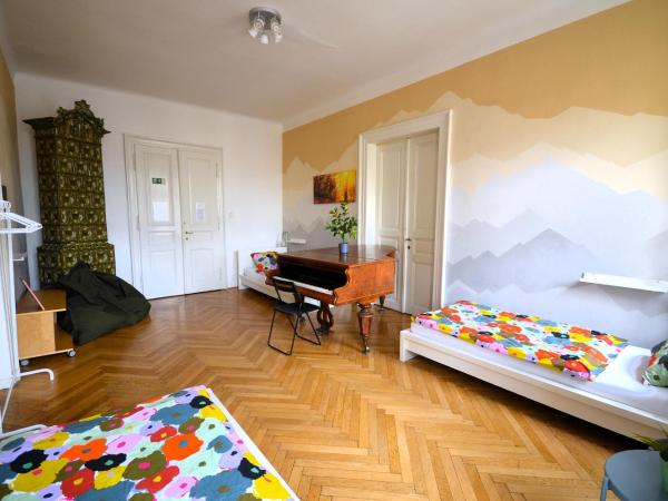 Travel&Joy backpackers : photo 4 de la chambre chambre triple avec salle de bains commune