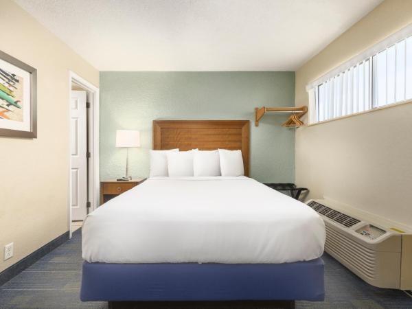 Beachside Resort Panama City Beach : photo 2 de la chambre suite avec 2 lits queen-size