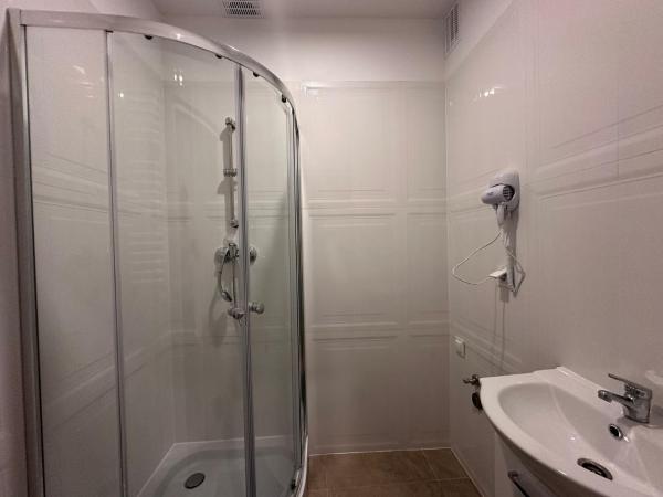 Apolla 12 : photo 8 de la chambre chambre double standard avec salle de bains commune