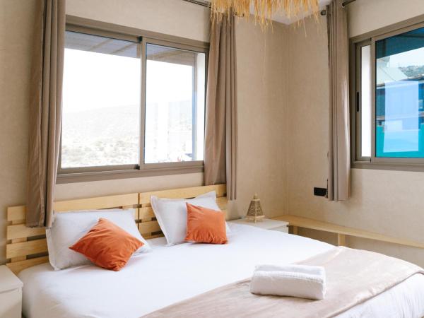 Flo Surf Morocco : photo 1 de la chambre chambre double ou lits jumeaux - vue latérale sur mer