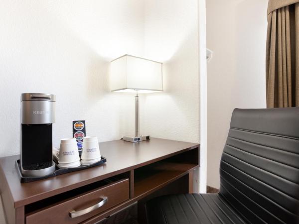 Super 8 by Wyndham Calgary Shawnessy Area : photo 2 de la chambre chambre lit king-size affaires - non-fumeurs