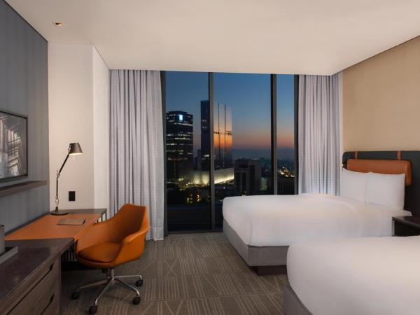 Hilton Guadalajara Midtown : photo 4 de la chambre chambre avec 2 grands lits queen-size