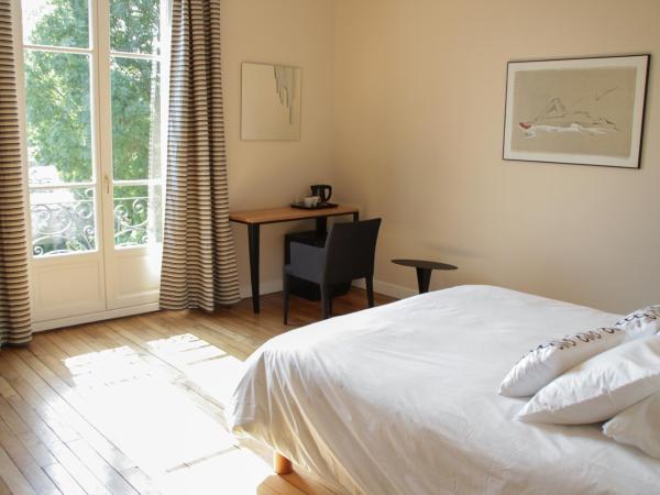 Maison M Troyes : photo 3 de la chambre chambre lit queen-size - vue sur jardin