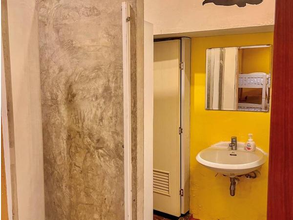 Around The World Bed and Breakfast : photo 2 de la chambre chambre familiale avec salle de bains privative