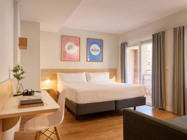 Rooms Ciencias : photo 8 de la chambre chambre triple avec balcon