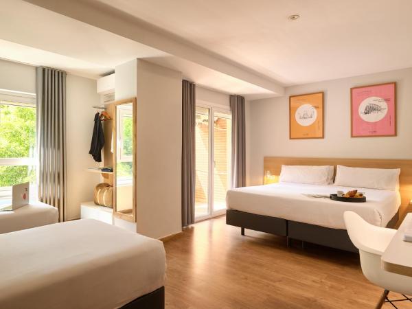 Rooms Ciencias : photo 9 de la chambre chambre quadruple avec balcon 