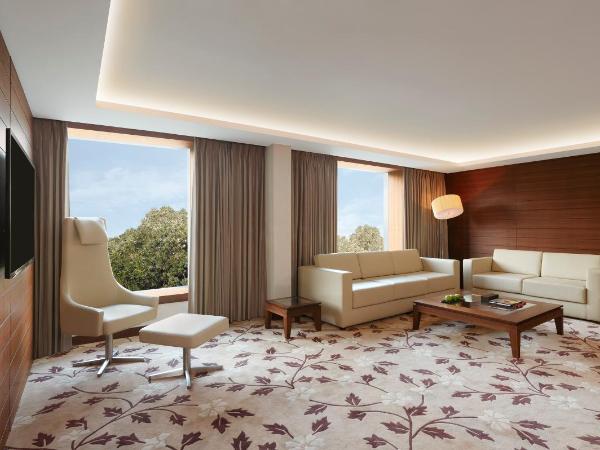 Hilton Bangalore Embassy GolfLinks : photo 7 de la chambre two-bedroom luxury suite with club lounge