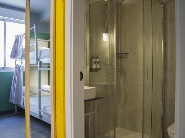 room00 Valencia Hostel : photo 6 de la chambre lit dans dortoir mixte de 4 lits avec salle de bains privée