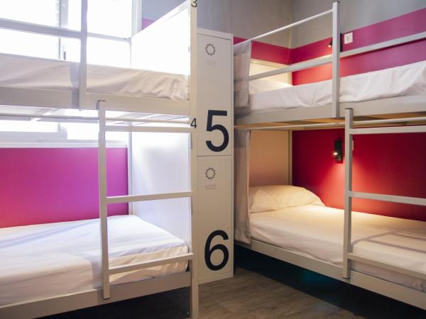 room00 Valencia Hostel : photo 2 de la chambre lit dans dortoir pour femmes de 8 lits avec salle de bains privative