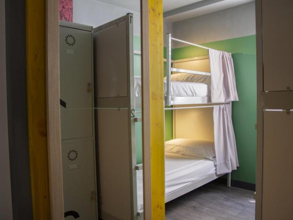 room00 Valencia Hostel : photo 5 de la chambre lit dans dortoir mixte de 6 lits avec salle de bains privative