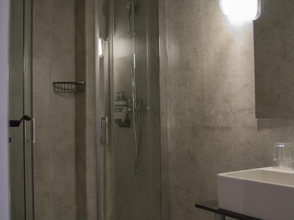 room00 Valencia Hostel : photo 8 de la chambre chambre double ou lits jumeaux