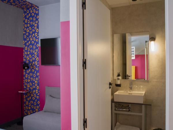 room00 Valencia Hostel : photo 6 de la chambre chambre double supérieure