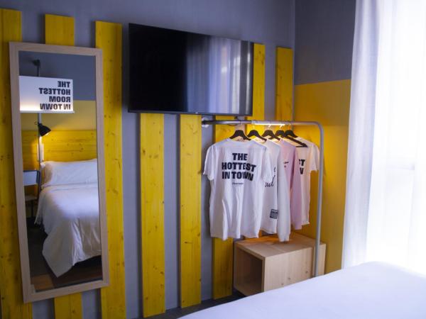 room00 Valencia Hostel : photo 3 de la chambre chambre double ou lits jumeaux