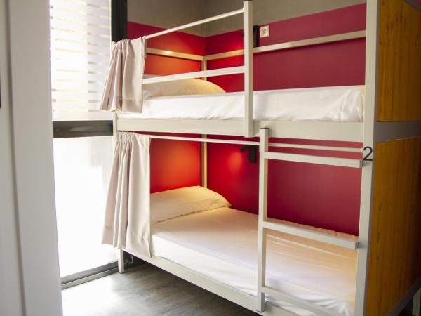 room00 Valencia Hostel : photo 1 de la chambre lit dans dortoir mixte de 5 lits avec salle de bains commune