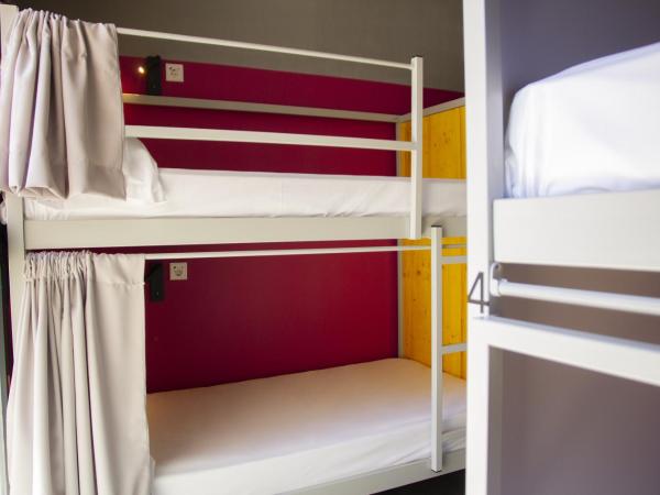 room00 Valencia Hostel : photo 2 de la chambre lit dans dortoir mixte de 5 lits avec salle de bains commune