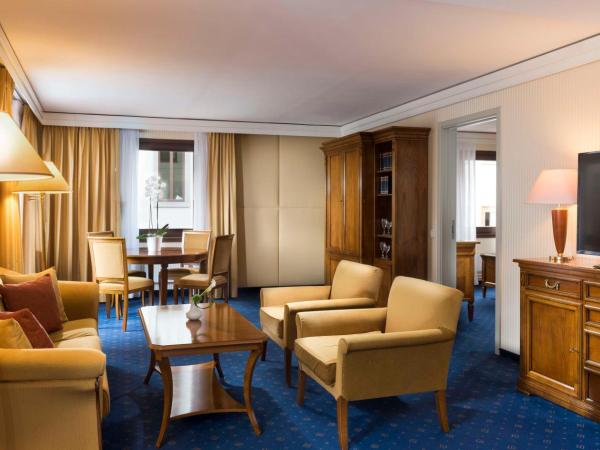Hilton Dresden an der Frauenkirche : photo 8 de la chambre suite d’angle lit king-size