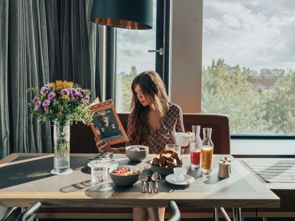 Andaz Munich Schwabinger Tor - a concept by Hyatt : photo 3 de la chambre chambre lit king-size deluxe