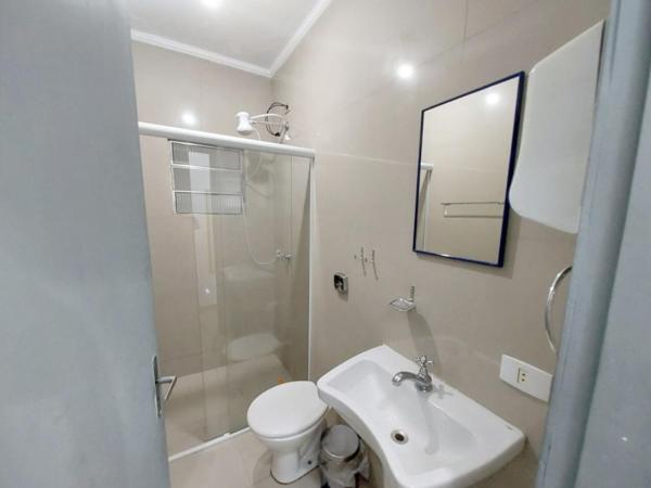 Girassol Hostel Vila Madalena : photo 6 de la chambre chambre double avec salle de bains privative