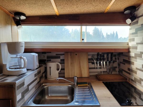 gites du mas Donat : photo 8 de la chambre studio - vue sur piscine