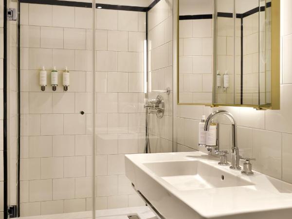 Hôtel l'Echiquier Opéra Paris - MGallery : photo 5 de la chambre chambre supérieure avec lit queen-size