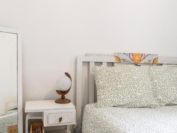 Growth House : photo 3 de la chambre chambre simple avec toilettes et douche communes